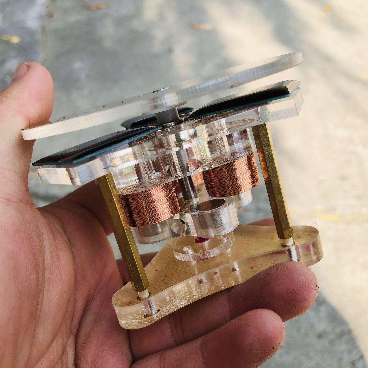 Light engine Mendocino Motor working in rainy day Overcast Solar motor geek science