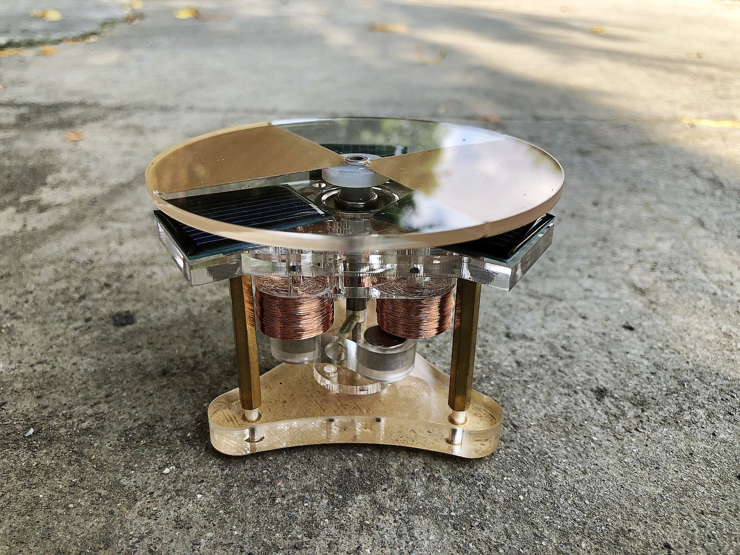 Light engine Mendocino Motor working in rainy day Overcast Solar motor geek science