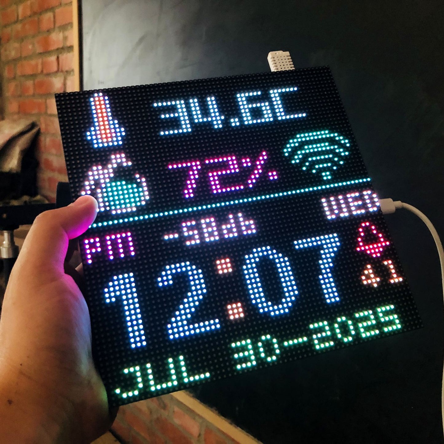 Esp8266 Digital Clock Electronic Art DHT22 Colorful LED Temperature and humidity display