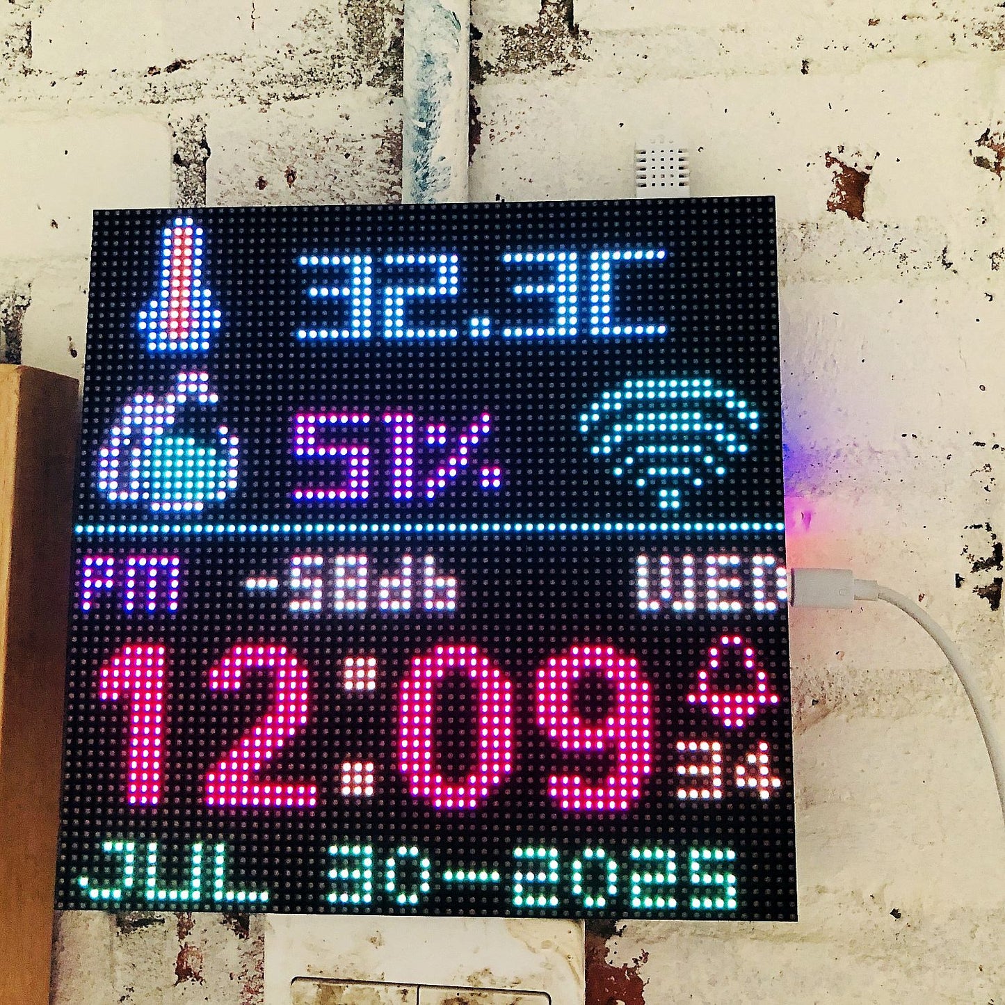Esp8266 Digital Clock Electronic Art DHT22 Colorful LED Temperature and humidity display