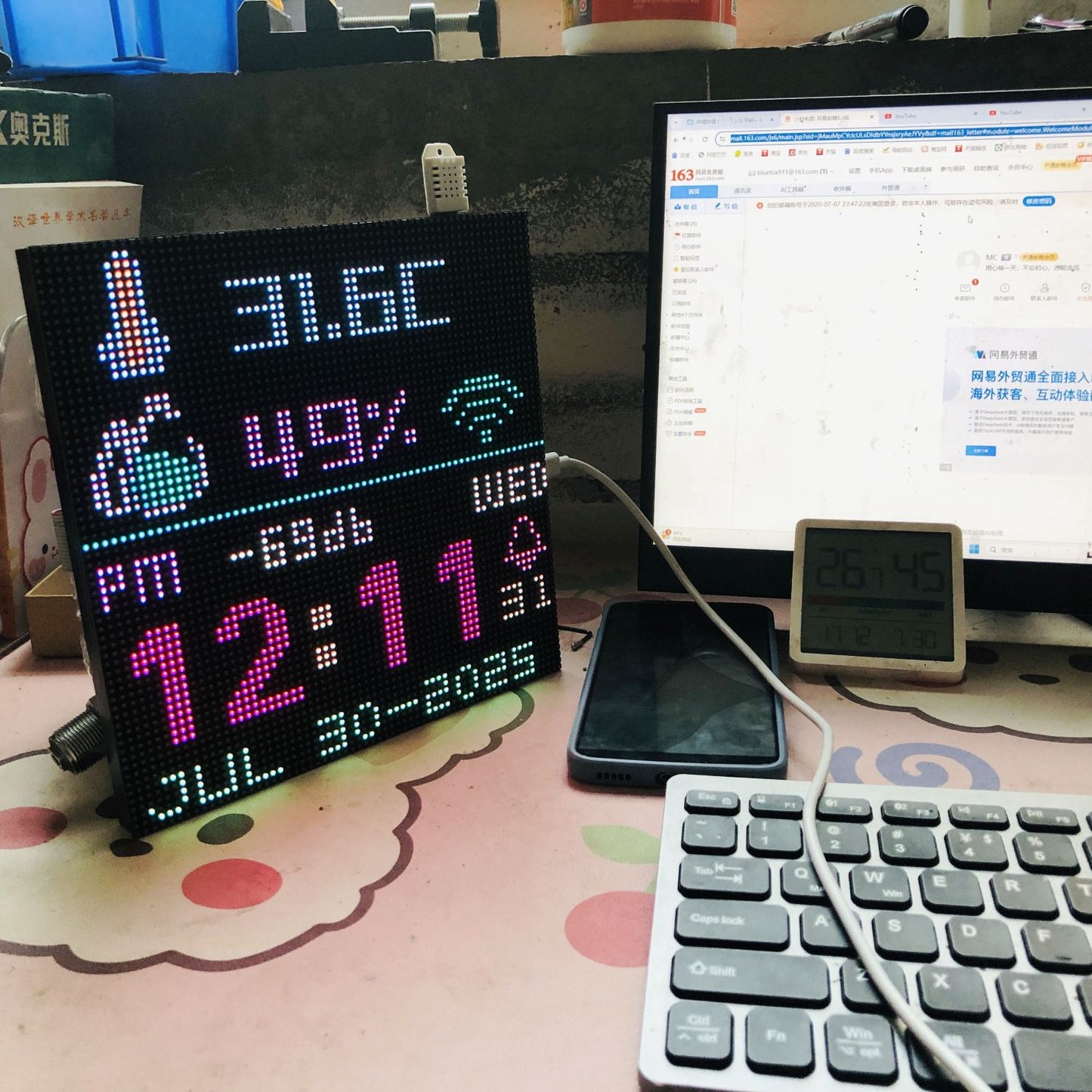 Esp8266 Digital Clock Electronic Art DHT22 Colorful LED Temperature and humidity display