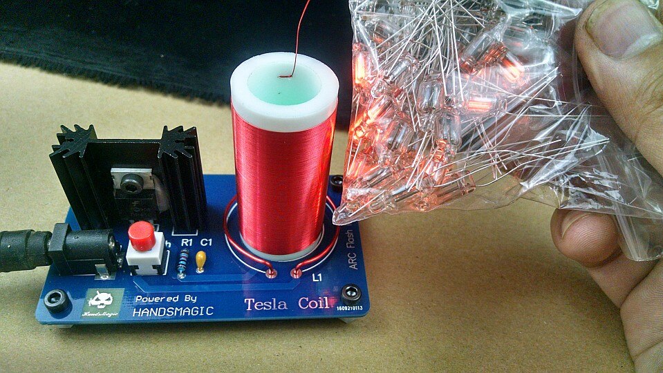 Mini tesla coil Tiny tesla coil Science toy Physical experiment toys Aeembled