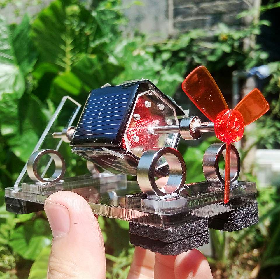 tiny Mendocino Motor Propeller type  magnetic suspension solar toy Scientific physics  Solar rotation Pressure reducing EDC toy